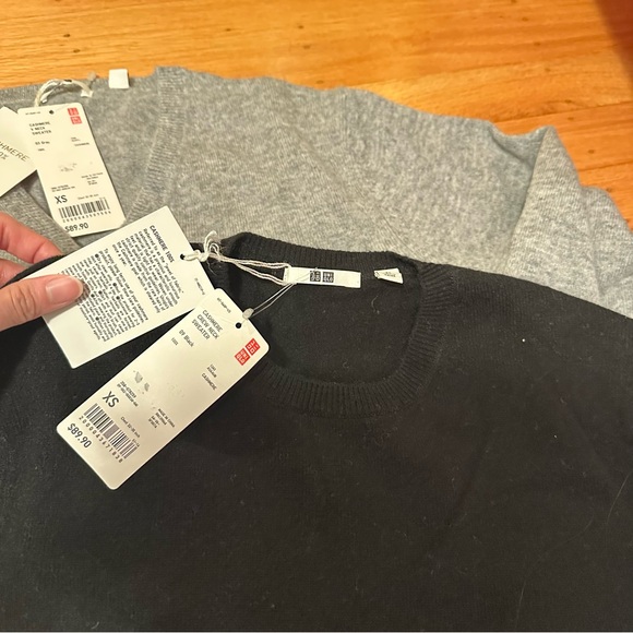 NWT bundle 3 Uniqlo Women's V-Neck Crewneck 100% Cashmere Sweater - XS AND SMALL - Picture 2 of 6